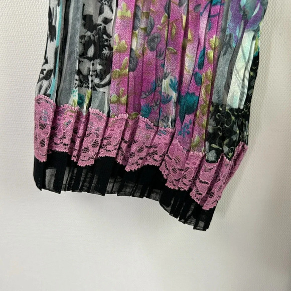 Beautiful Purple Crinkle ¾ Length Sleeve Patchwork V-neck Top - Picture 3 of 10